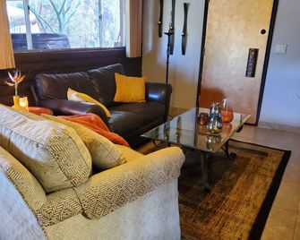 Private casita with optional Sunset Cruise on Private 48ft Yacht (addtnl fee) - Carefree - Living room