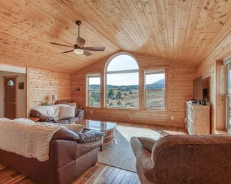 Cabin Above The Clouds - Lake George - Living room