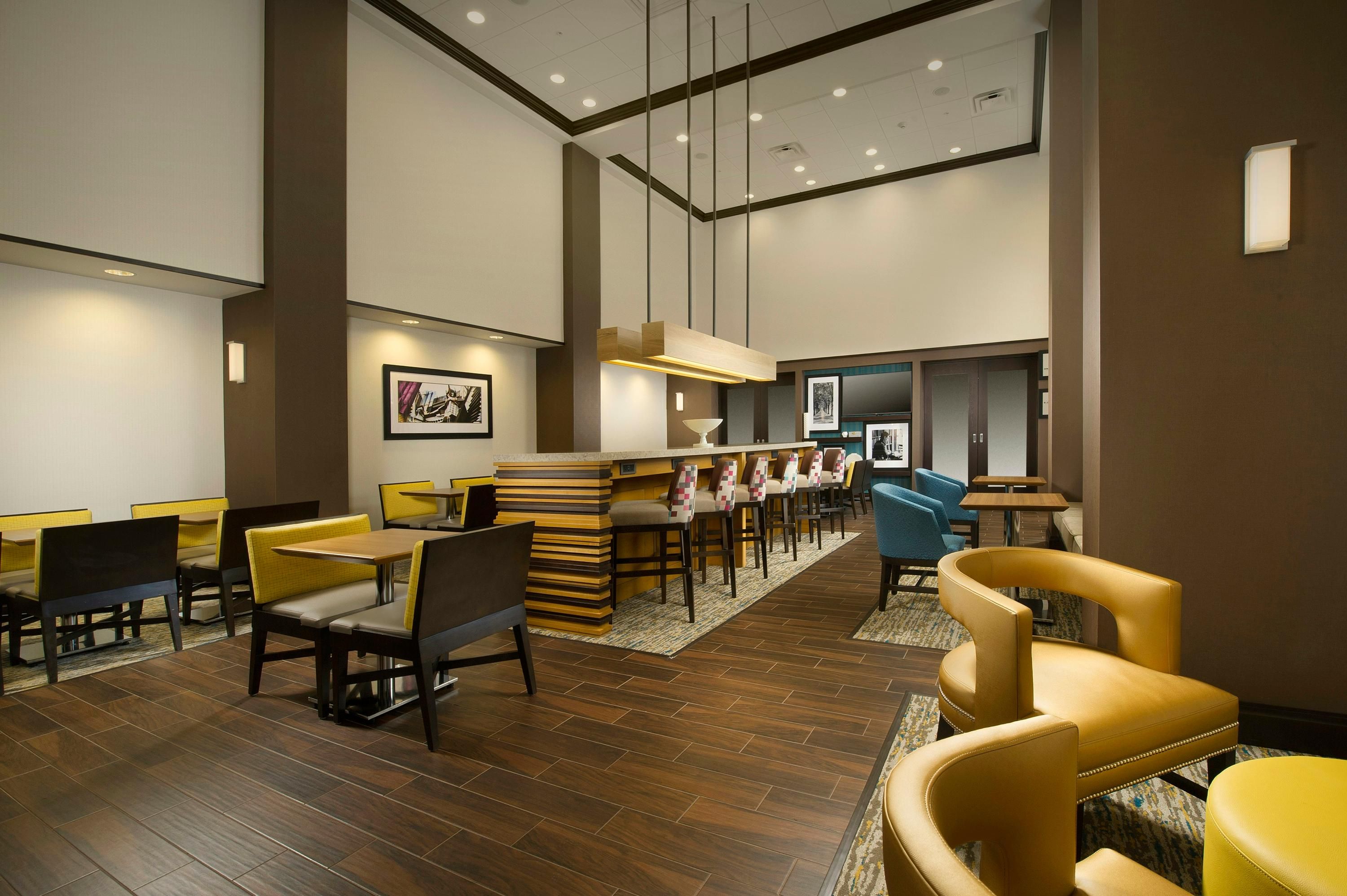 Hampton Inn & Suites Syracuse/Carrier Circle - East Syracuse - Lounge