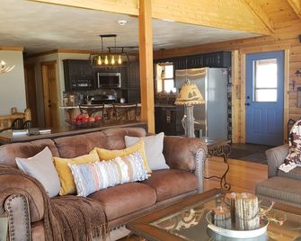 Colorado Rocky Mountains at Really Blessed Cabin - Cripple Creek - Living room