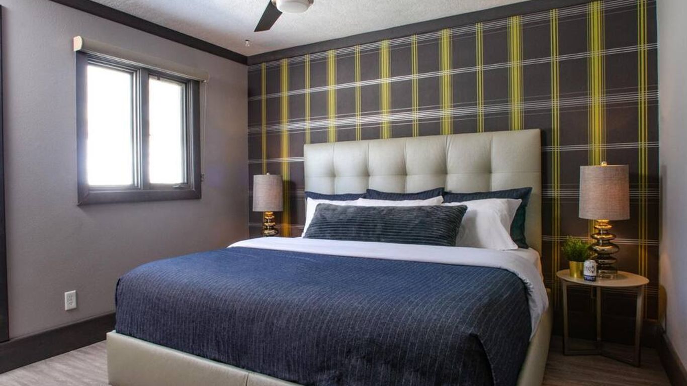 Vintage Block Inn & Suites