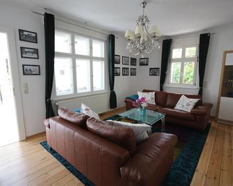 Little Red Riding Hood - our holiday home on the outskirts of Berlin - Kleinmachnow - Wohnzimmer