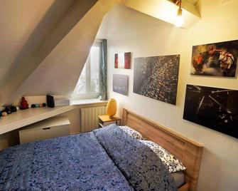 Appartement 2 pièces 'Le Cocon Urbain' - Rénové et Cosy - Proche Paris & Disneyland - Neuilly-Plaisance - Chambre
