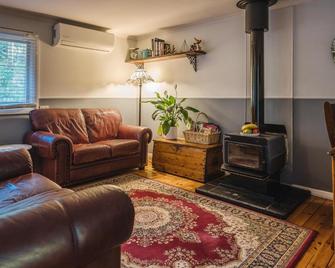 Aldgate Valley Bed And Breakfast - Aldgate - Living room