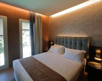 Hotel Bell'Arrivo - Peschiera del Garda - Bedroom