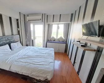 Hotel O Apartement Sentraland Karawang By Agung Rent - Karawang