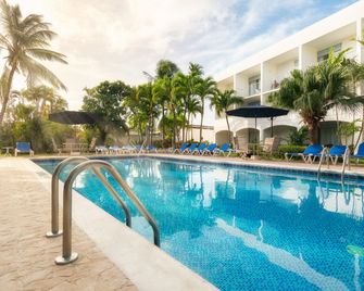 Time Out Hotel - Christchurch - Pool