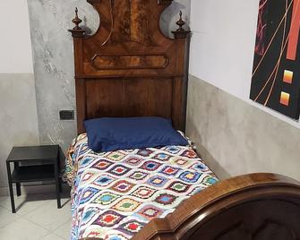 Kidonia - Iseo Lake Apartmens - Sale Marasino - Bedroom