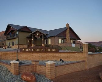 New! Room 31 - Sunset Suite By Zion Cliff Lodge - Hildale - Building