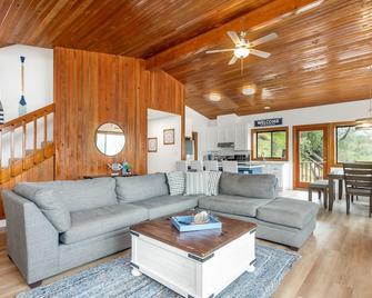 Bass Lake House|boat Slip|bbq| Fire Pit |3/2 - Bass Lake - Living room