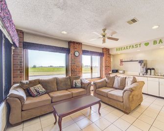 Capital O Amerihost Inn and Suites Mexico Hwy 54 MO - Mexico
