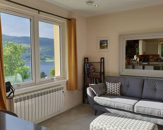 Number 6 - Fort William - Living room