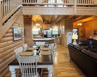 Blessing By The Lake Lakefront Cabin W/ Dock, Lake View And 2 Master Suites! - Lucas - Restaurante