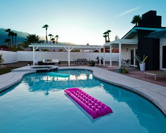 Good & Plenty Special Spring & Summer Rates Now In Effect - Palm Springs - Piscina