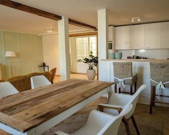 Familienwohnung im Herzen von Bern mit Pool und Sauna - Bern - Dining room