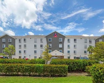 Studio 6 Fort Myers|Cozy 2 Full Beds,Nsmk|Kitchen - Fort Myers