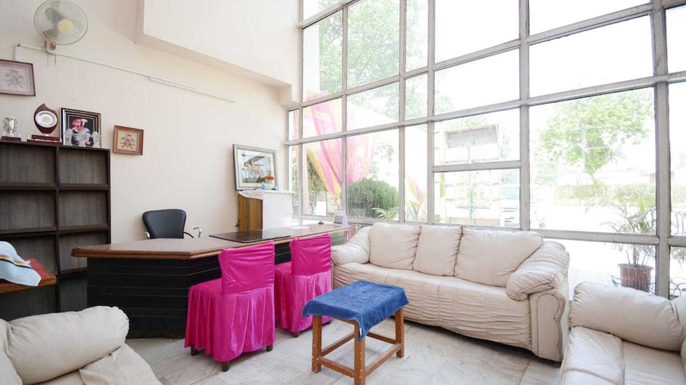 OYO 37159 Hotel Tanveer