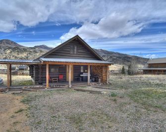 Couple's Getaway | Mountain Views | OHV's Welcome | Pet-Friendly - Creede - Building