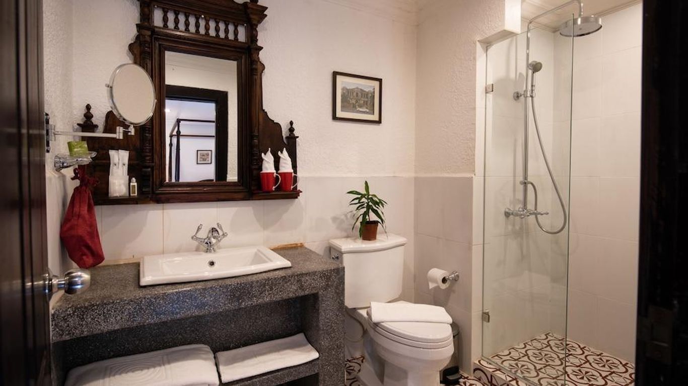 瑪尼殖民風經典飯店