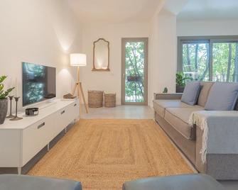 Ginepro & Salvia Apartments in Como by Rent All Como - Комо - Вітальня