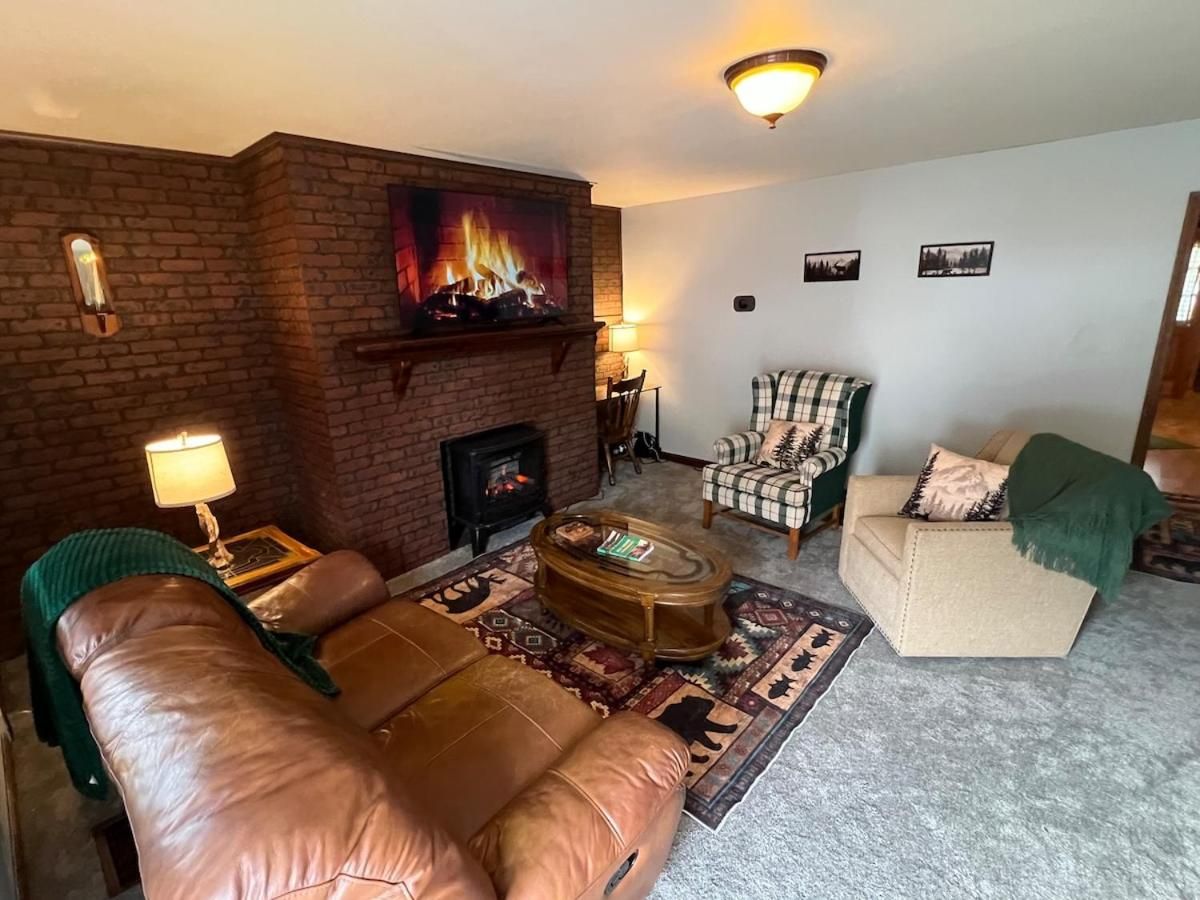 Hidden Cabin Vibes Cozy Fireplace Retreat