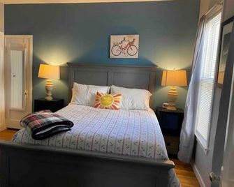 #2 Cozy 1-bdrm suite downtown with parking - Saugatuck - Chambre