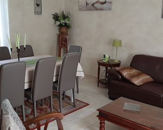 Beautiful view of the countryside house 8 pers pool Wifi near Sarlat - Salviac - Ruokailuhuone