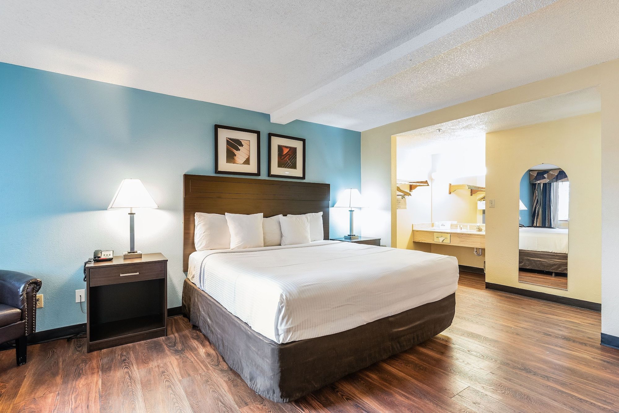 Days Inn by Wyndham Federal Way - Federal Way