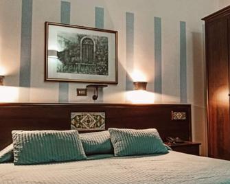 Hotel Plaza Caltanissetta - Caltanissetta - Bedroom