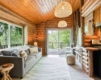 Tree Frog Terrace - mountain trail w/ views, river access, 4+pets - Gold Bar - Sala de estar