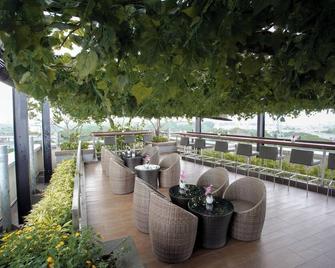 Vasaka Hotel Jakarta Managed by Dafam - Jakarta - Balcony