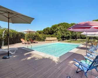 Apartment 'Casa Rústica' with Shared Pool, Shared Terrace and Wi-Fi - Azambuja - Piscina