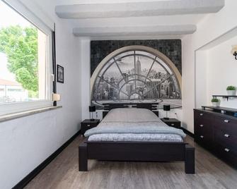 Nomad Explorer Apartment - Farébersviller - Chambre