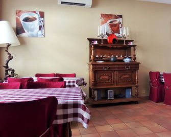Au Saint Roch - Hôtel et Jardin - Avinhão - Restaurante