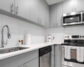 Downtown Living in Richmond's Amazing Shockoe Bottom - Glen Allen - Kitchen