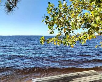 Best spot on Lake Nipissing + private beachfront + parking + close to downtown - North Bay - Beach