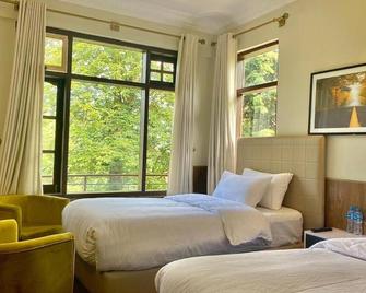 Fogland Hotel Nathia Gali - Nathia Gali - Bedroom