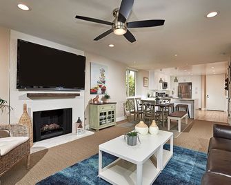 Newly Renovated, Walk to the Beach, Direct ocean view from Master and the Deck - Oceanside - Living room