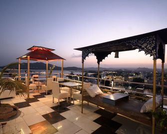 The Lake View Hotel- On Lake Pichola - Udaipur - Balcón