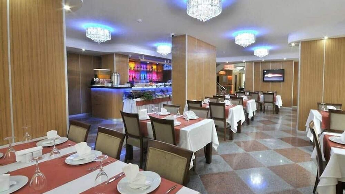 ريس هوتل بوستانسي