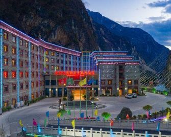 Shangri-La Balagezong Tibetan Ecological Hotel - Dêqên - Byggnad