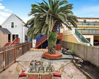 Coast Palmtree Yard 2br Block from Beach - Pacifica