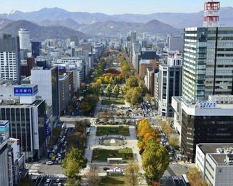 Hotel Resol Trinity Sapporo - Sapporo - Vista del exterior