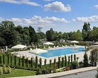 Hill Chalet Hotel & Resort - Gabala - Zwembad