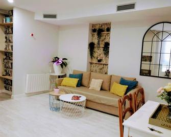 Apartamento centro san blas 36, próximo al Pilar - Zaragoza - Living room