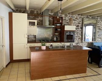 Maison Rénovée Avec Courette Arborée/parking Gratuit/wifi - Saint-Malo - Kitchen