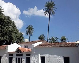 Akhey Vilas - Mount Abu - Vista del exterior