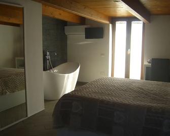 B&B Radici24 - Battipaglia - Camera da letto