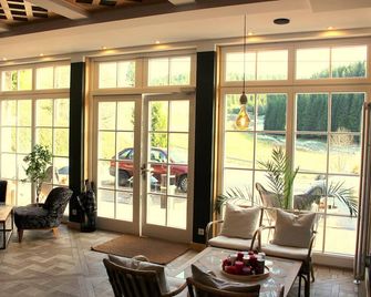 Berghotel und Restaurant Kräuter Chalet - Furtwangen - Lobby