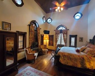 JR's Chophouse B&B - Jacksboro - Bedroom